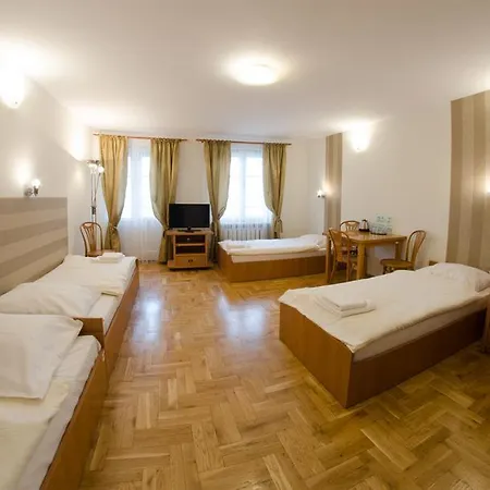 Vandrerhjem Brama Old